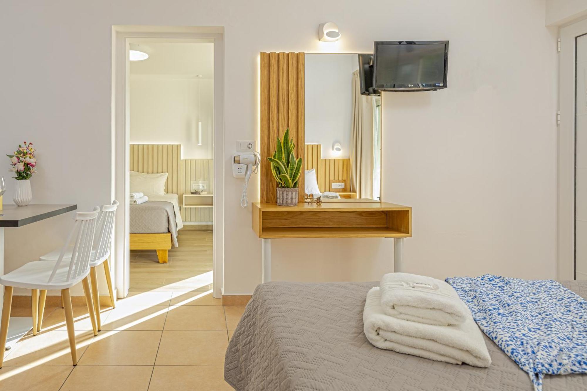 Theos Village Apartments Kato Daratso Extérieur photo