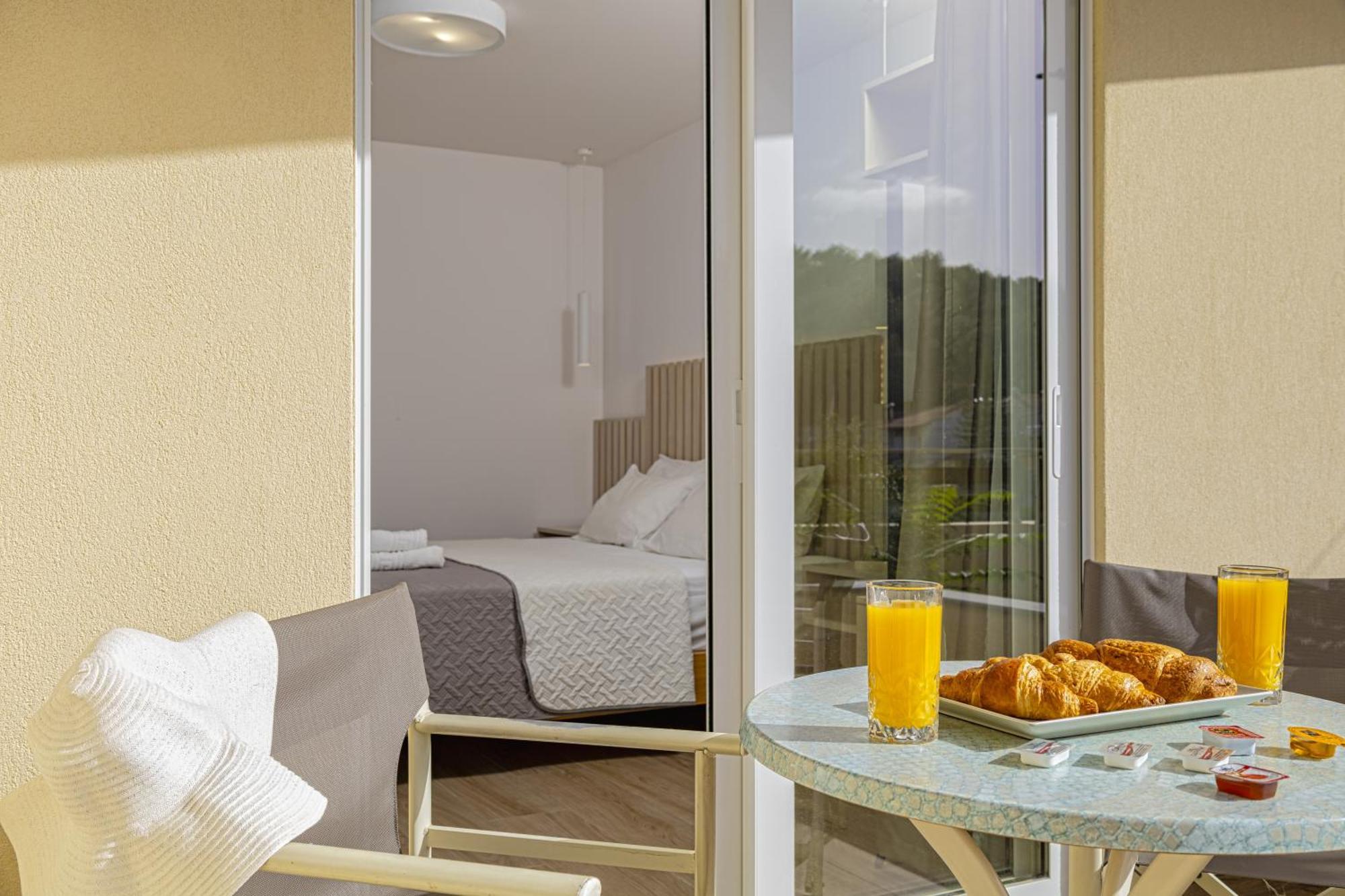 Theos Village Apartments Kato Daratso Extérieur photo