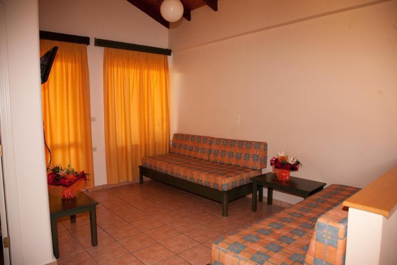 Theos Village Apartments Kato Daratso Extérieur photo